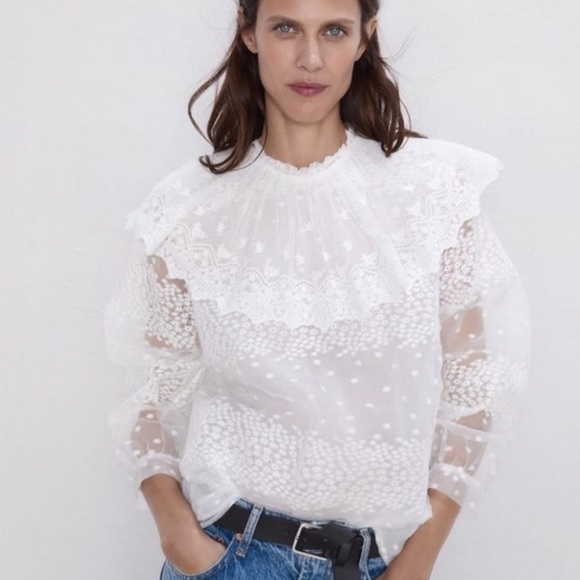 🦋 Bloggers Favorite 🦋 NWT Zara Women Ruffled Blouse Ecru - Picture 2 of 16